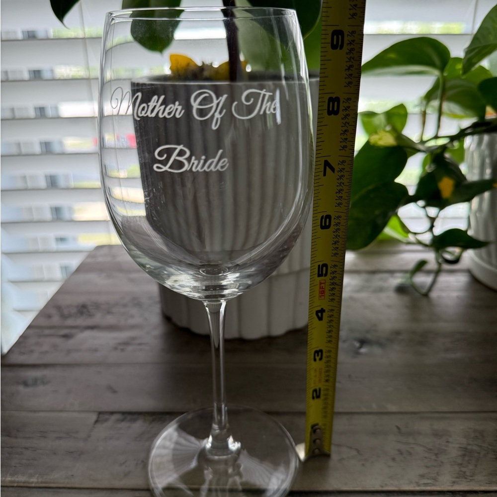 Sophisticated Clear Wine Glass for Special Occasions NEW